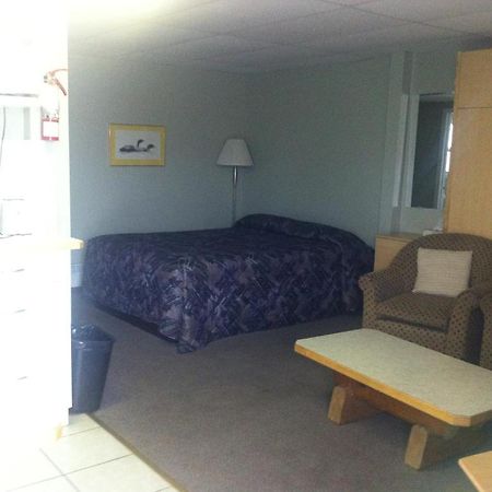 Raccoon Lodge Motel Силван Лейк Стая снимка