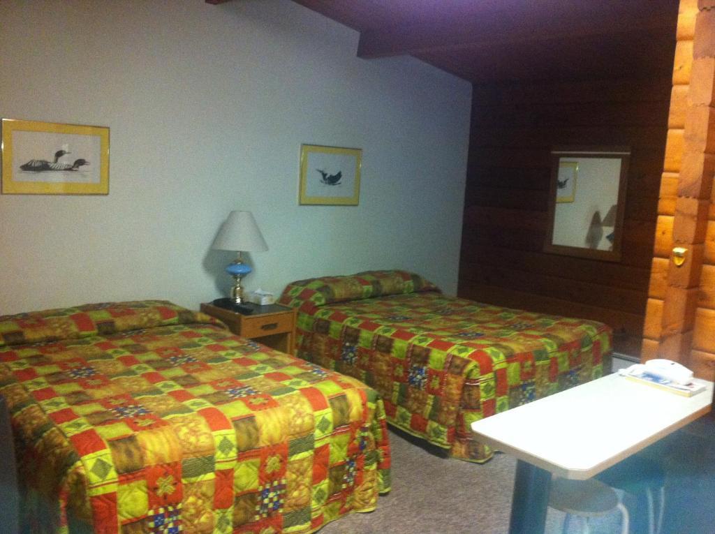 Raccoon Lodge Motel Силван Лейк Стая снимка