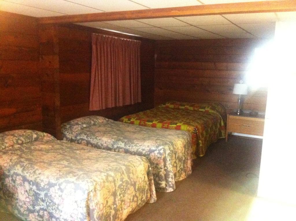 Raccoon Lodge Motel Силван Лейк Стая снимка